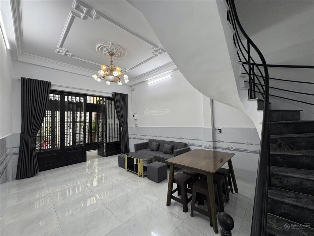 Cho thuê nhà dài hạn gần công viên làng hoa dt 4 x17 trệt lầu giá 12 tr / th nhà sạch sẽ có 3 ơn