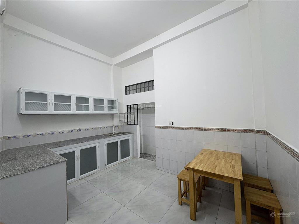 Cho thuê nhà dài hạn gần công viên làng hoa dt 4 x17 trệt lầu giá 12 tr / th nhà sạch sẽ có 3 ơn