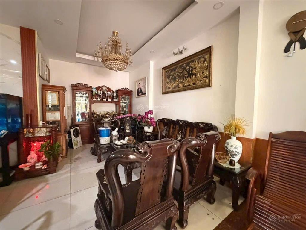 Cho thuê biệt thự vila gần siêu thị emart đường phan huy ích diện tích 9 x 20m trệt 3 lầu