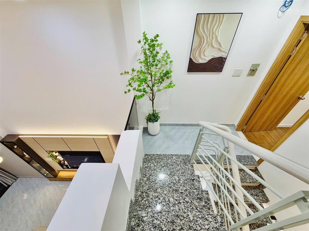 Nhà chủ cần tiền hạ giá bán gấp thuộc phạm văn chiêu p. 9 dt 56 m vuông trệt lửng lầu giá hơn 6 tỷ