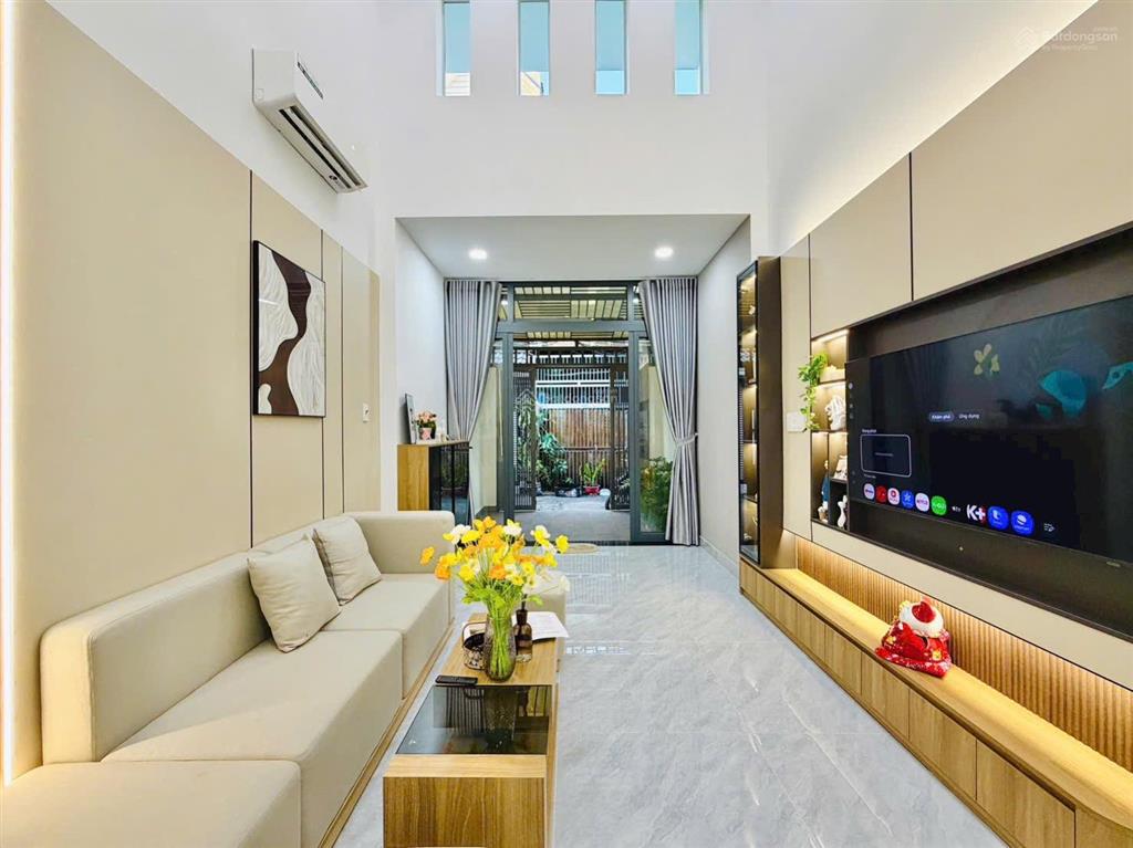 Nhà chủ cần tiền hạ giá bán gấp thuộc phạm văn chiêu p. 9 dt 56 m vuông trệt lửng lầu giá hơn 6 tỷ
