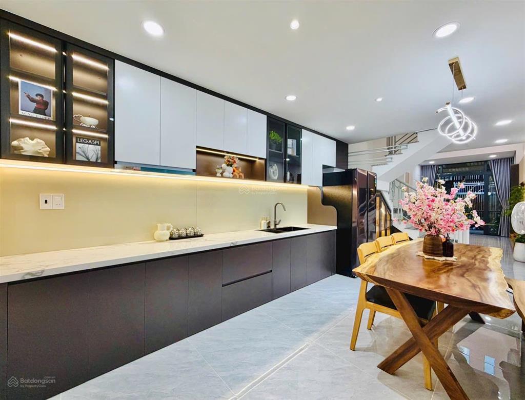 Nhà chủ cần tiền hạ giá bán gấp thuộc phạm văn chiêu p. 9 dt 56 m vuông trệt lửng lầu giá hơn 6 tỷ