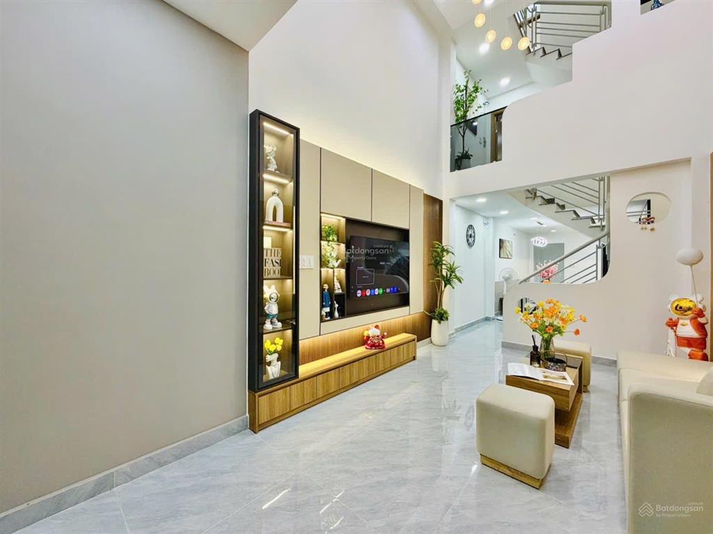 Nhà chủ cần tiền hạ giá bán gấp thuộc phạm văn chiêu p. 9 dt 56 m vuông trệt lửng lầu giá hơn 6 tỷ