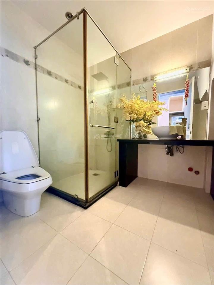 Chủ căn bán căn nhà diện tích khủng 4 x21 m gồm trệt lầu hem 4 m giá chi hơn 6 tỷ thuộc quang trung