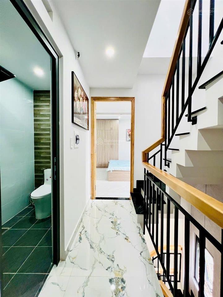 Nhà mới đẹp đầy đủ nội thất ngay chợ thạch đà đường phạm văn chiêu gò vấp dt 37 m trệt 2,5 lầu