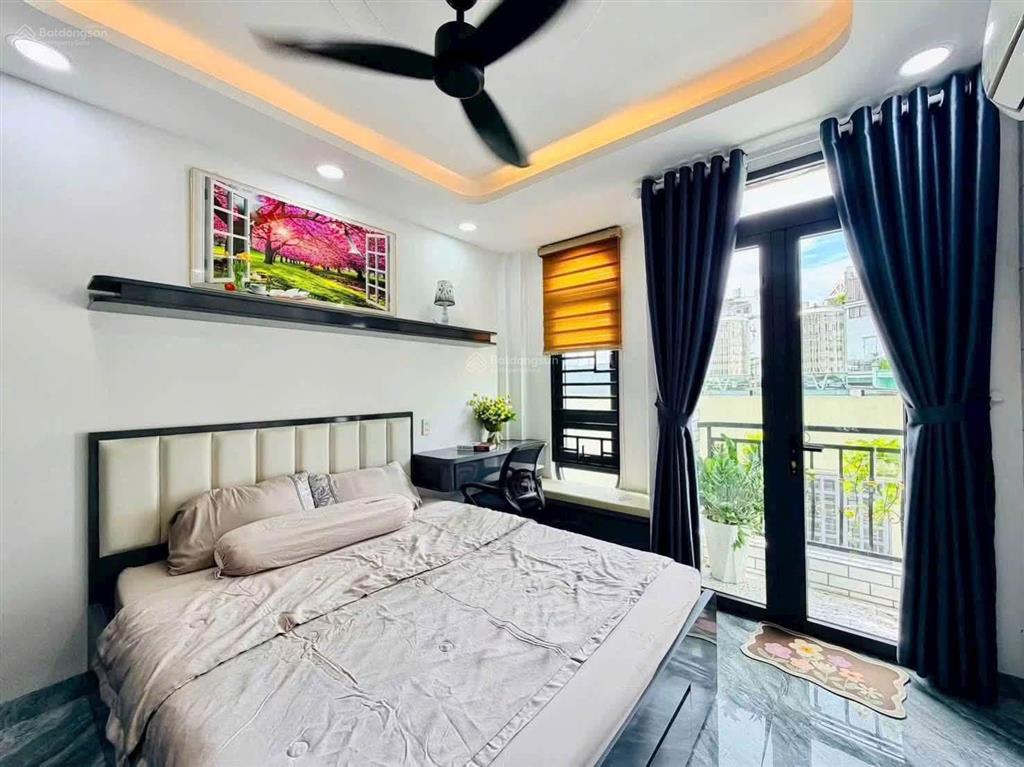 Chủ cần tiền giảm giá mạnh cho căn nhà phố khu phân lô dt 40 m trệt lửng 3 lầu rưỡi gồm 5pn 6wc