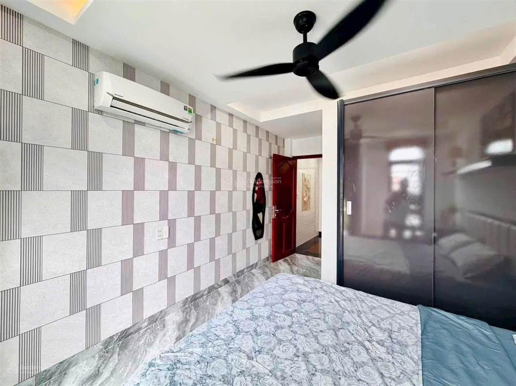 Chủ cần tiền giảm giá mạnh cho căn nhà phố khu phân lô dt 40 m trệt lửng 3 lầu rưỡi gồm 5pn 6wc
