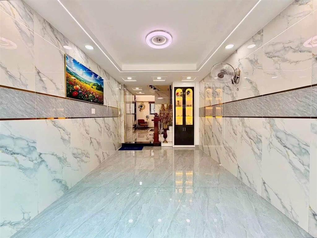 Chủ cần tiền giảm giá mạnh cho căn nhà phố khu phân lô dt 40 m trệt lửng 3 lầu rưỡi gồm 5pn 6wc