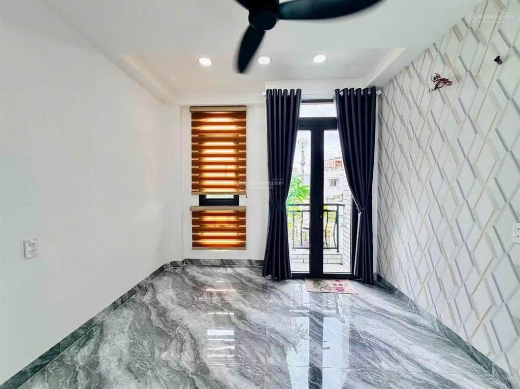 Chủ cần tiền giảm giá mạnh cho căn nhà phố khu phân lô dt 40 m trệt lửng 3 lầu rưỡi gồm 5pn 6wc