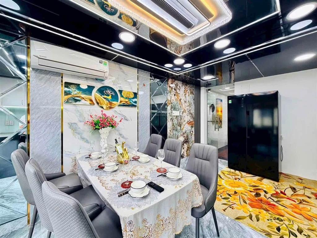 Chủ cần tiền giảm giá mạnh cho căn nhà phố khu phân lô dt 40 m trệt lửng 3 lầu rưỡi gồm 5pn 6wc