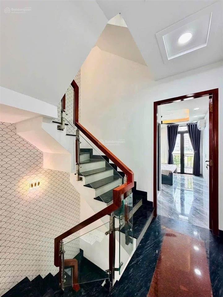 Chủ cần tiền giảm giá mạnh cho căn nhà phố khu phân lô dt 40 m trệt lửng 3 lầu rưỡi gồm 5pn 6wc