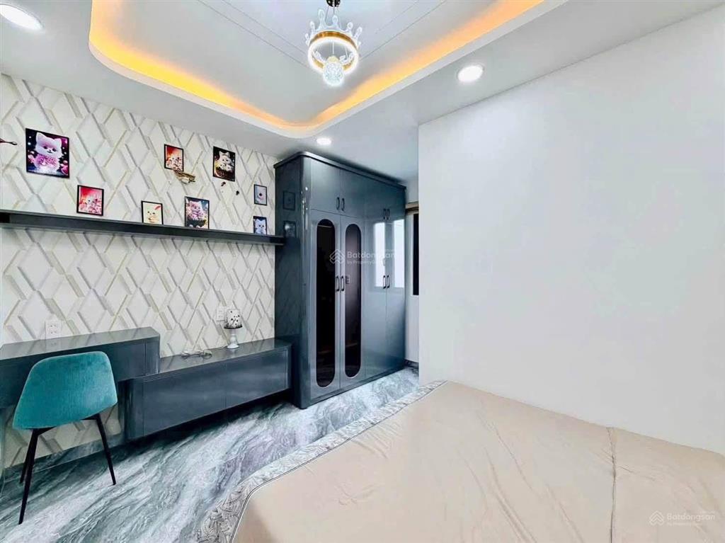 Chủ cần tiền giảm giá mạnh cho căn nhà phố khu phân lô dt 40 m trệt lửng 3 lầu rưỡi gồm 5pn 6wc