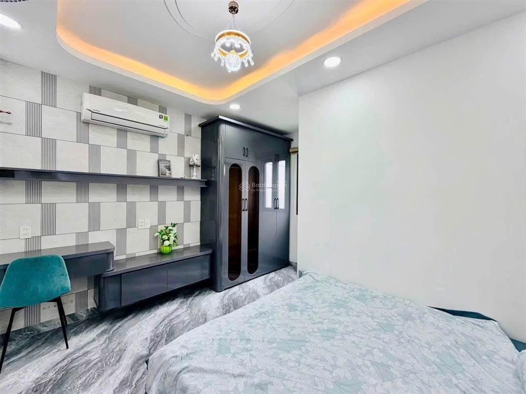 Chủ cần tiền giảm giá mạnh cho căn nhà phố khu phân lô dt 40 m trệt lửng 3 lầu rưỡi gồm 5pn 6wc