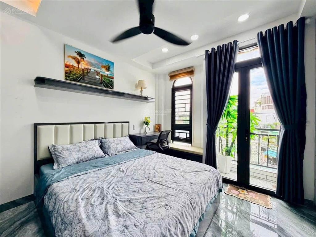 Chủ cần tiền giảm giá mạnh cho căn nhà phố khu phân lô dt 40 m trệt lửng 3 lầu rưỡi gồm 5pn 6wc