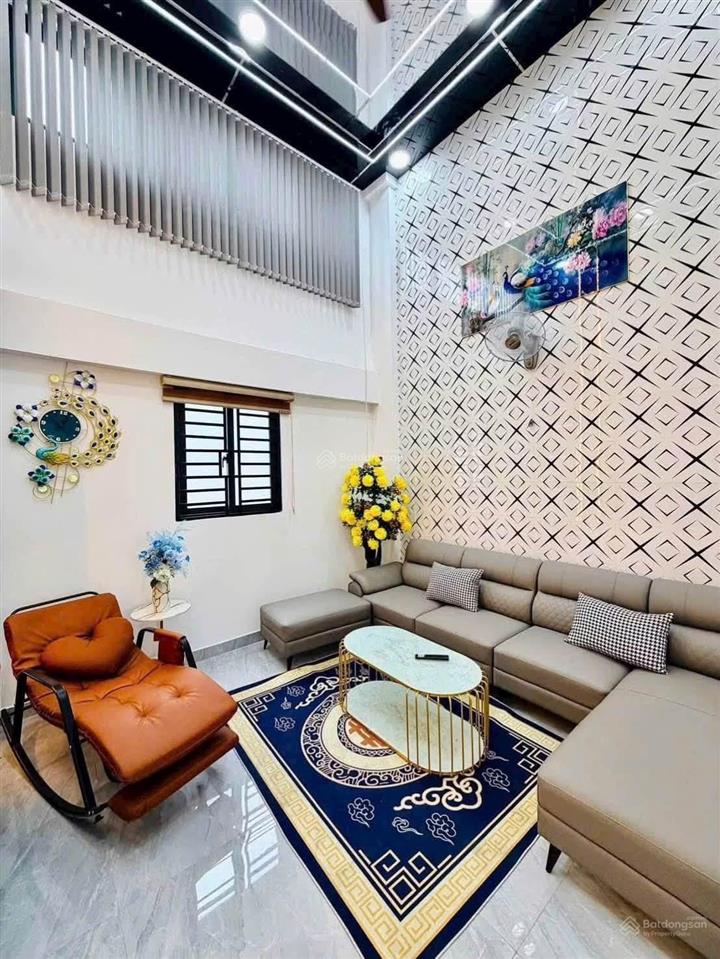 Chủ cần tiền giảm giá mạnh cho căn nhà phố khu phân lô dt 40 m trệt lửng 3 lầu rưỡi gồm 5pn 6wc