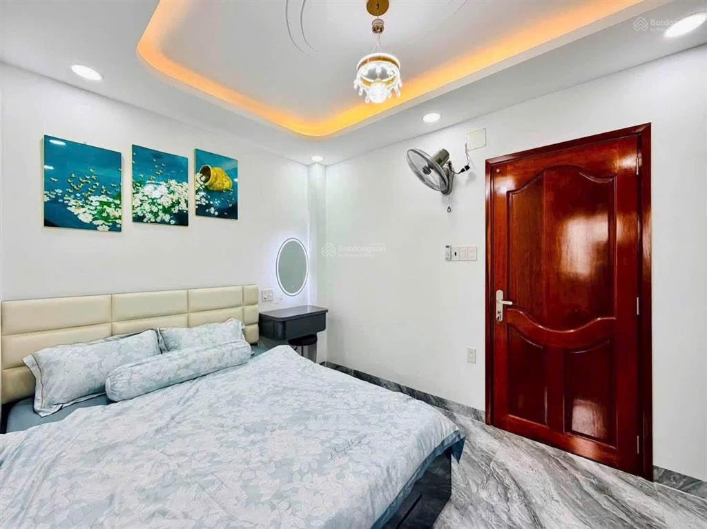 Chủ cần tiền giảm giá mạnh cho căn nhà phố khu phân lô dt 40 m trệt lửng 3 lầu rưỡi gồm 5pn 6wc
