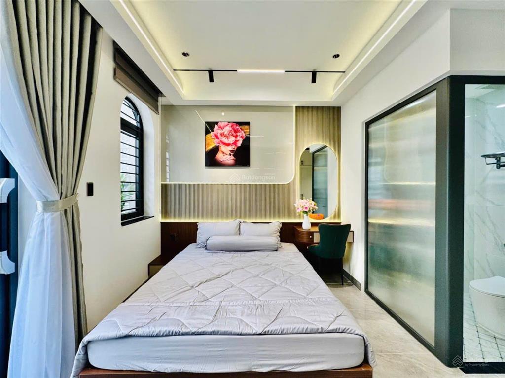 Nhà mới chính chủ thuộc đường phan huy ích dt 4,2 x15,5m trệt lửng 3 lầu có thang máy 10 tỷ 9 tl