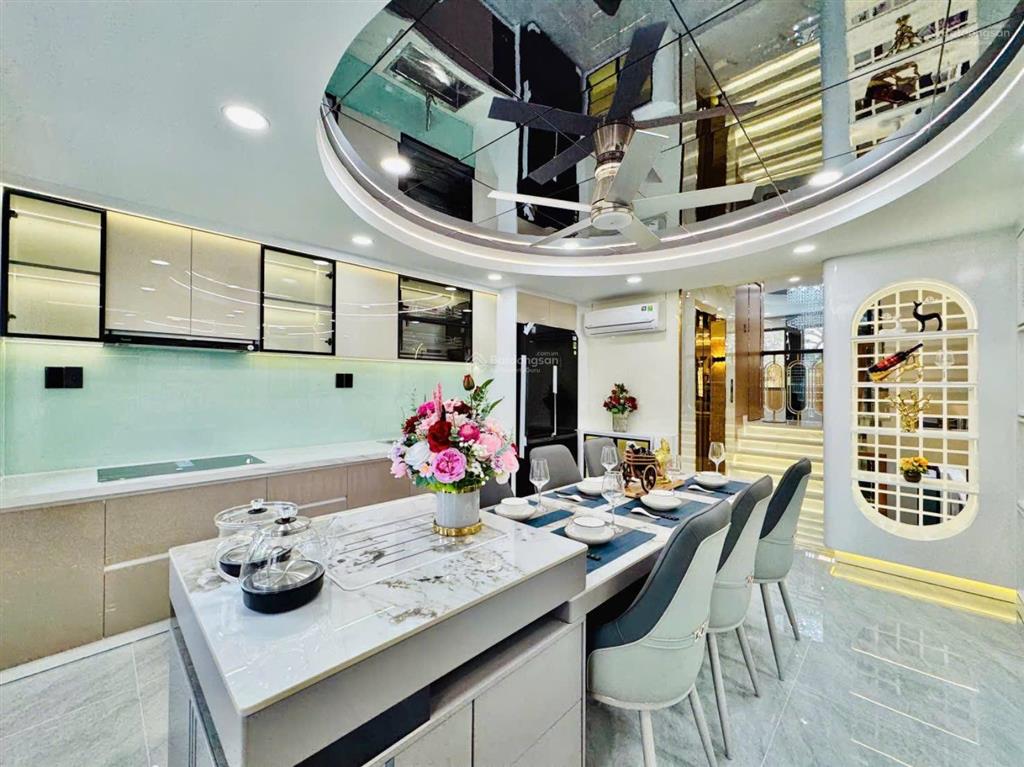 Nhà mới chính chủ thuộc đường phan huy ích dt 4,2 x15,5m trệt lửng 3 lầu có thang máy 10 tỷ 9 tl