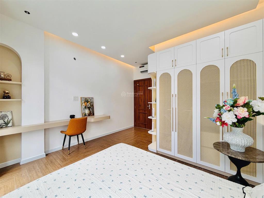 Nhà thuộc phạm văn chiêu diện tích 40 m trệt 2 lầu ngang 4 dài 10 sát bên trường học giá hơn 5 tỷ