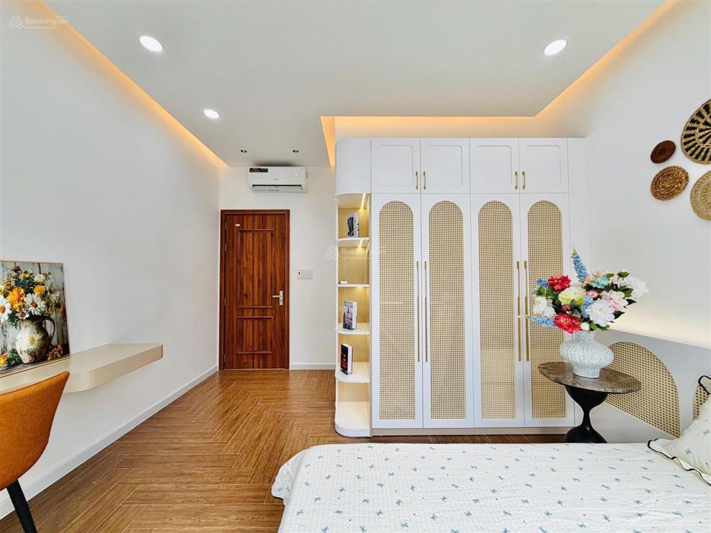 Nhà thuộc phạm văn chiêu diện tích 40 m trệt 2 lầu ngang 4 dài 10 sát bên trường học giá hơn 5 tỷ