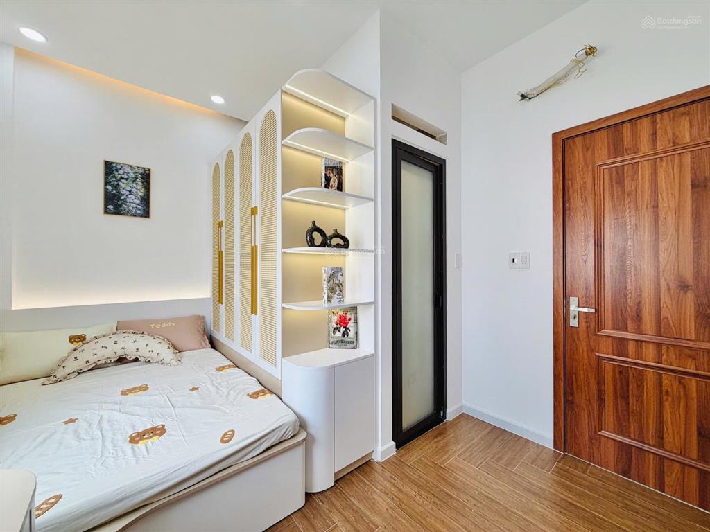 Nhà thuộc phạm văn chiêu diện tích 40 m trệt 2 lầu ngang 4 dài 10 sát bên trường học giá hơn 5 tỷ