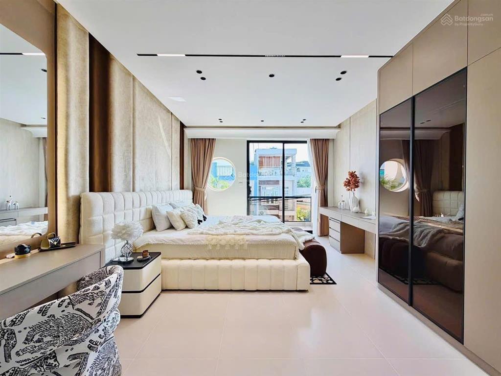 Siêu phẩm xây mới 100% gu lạ nhất quá đẳng cấp dt 4 x20 trệt lửng 4 lầu đường nguyễn duy cung 18tỷ