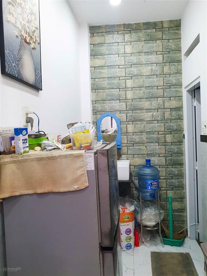 Nhà chính chủ đang ở ngay trung tâm p 11 dt ngang 4 dài 9 trệt 2 lầu 3 pn 2wc giá hơn 4 tỷ sổ 33 m