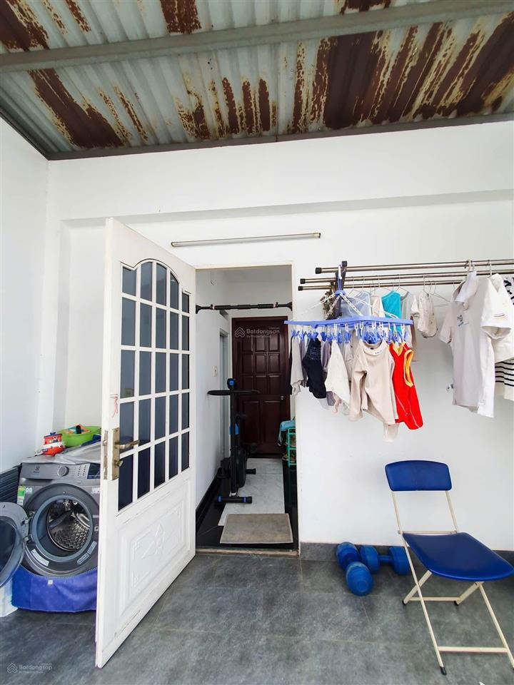 Nhà chính chủ đang ở ngay trung tâm p 11 dt ngang 4 dài 9 trệt 2 lầu 3 pn 2wc giá hơn 4 tỷ sổ 33 m