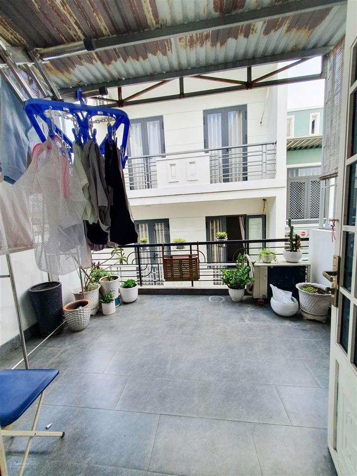 Nhà chính chủ đang ở ngay trung tâm p 11 dt ngang 4 dài 9 trệt 2 lầu 3 pn 2wc giá hơn 4 tỷ sổ 33 m