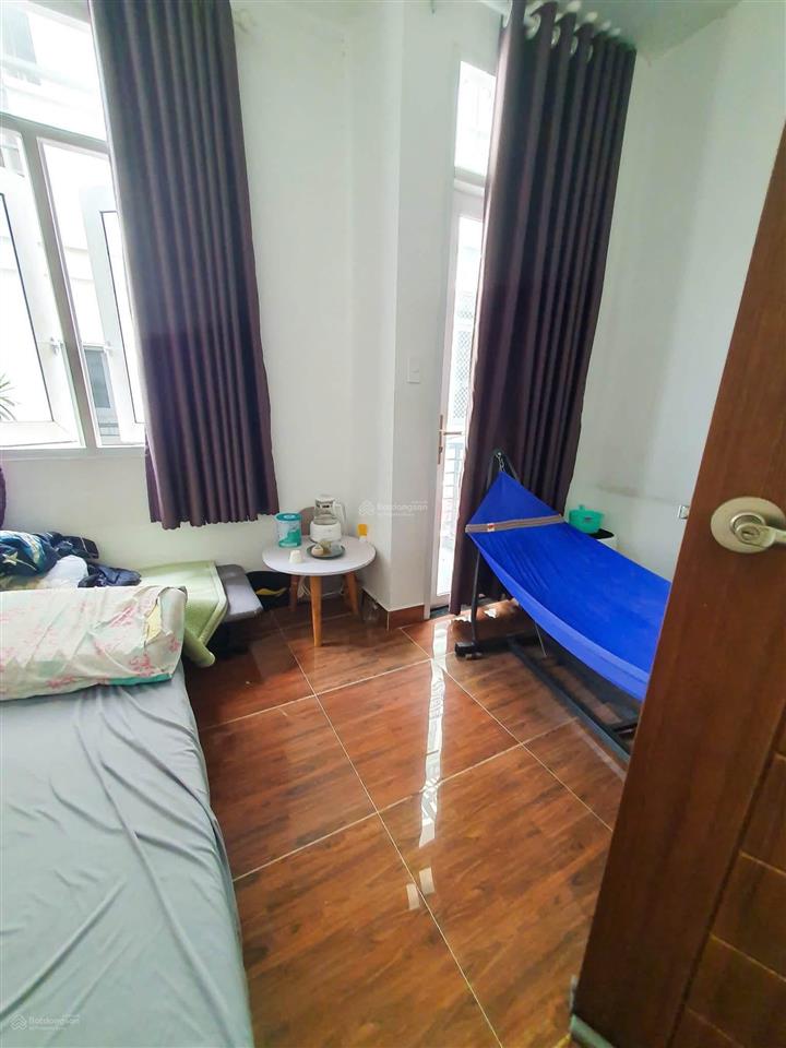 Nhà chính chủ đang ở ngay trung tâm p 11 dt ngang 4 dài 9 trệt 2 lầu 3 pn 2wc giá hơn 4 tỷ sổ 33 m