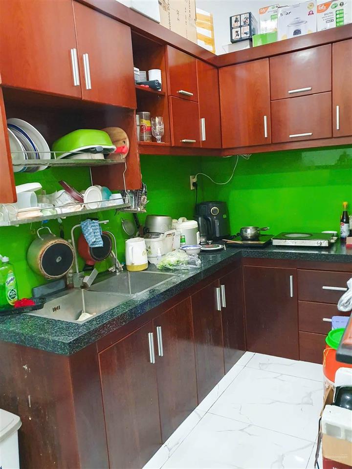 Nhà chính chủ đang ở ngay trung tâm p 11 dt ngang 4 dài 9 trệt 2 lầu 3 pn 2wc giá hơn 4 tỷ sổ 33 m