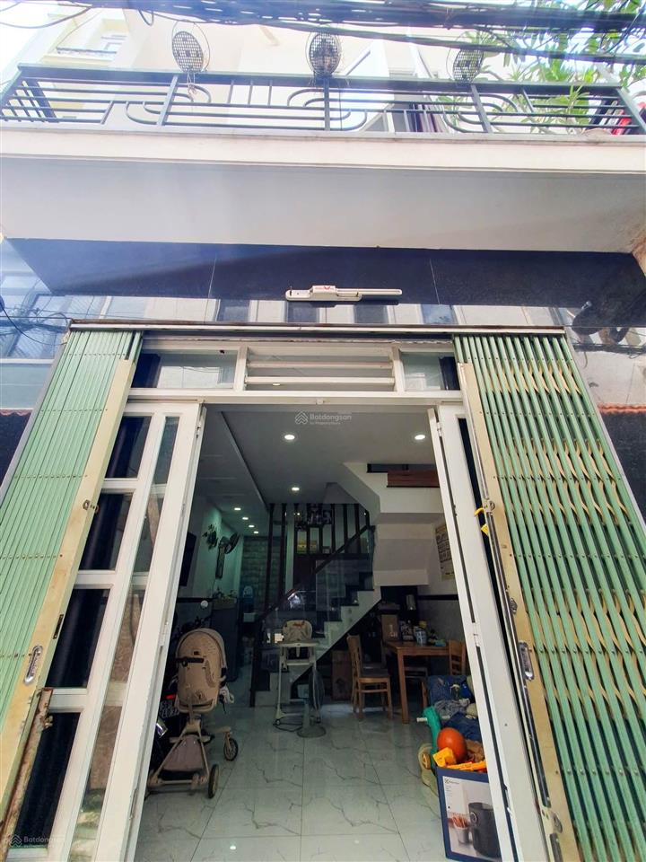 Nhà chính chủ đang ở ngay trung tâm p 11 dt ngang 4 dài 9 trệt 2 lầu 3 pn 2wc giá hơn 4 tỷ sổ 33 m