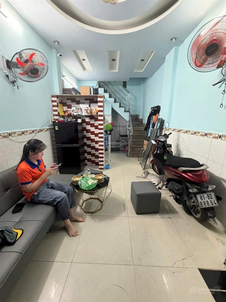 Nhà chính chủ đường nguyễn văn quá cần tiền giảm mạnh bán gấp ngàn 3,1 dài 7m hẻm ô tô sổ hồng đẹp