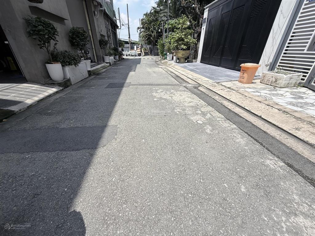 Nhà chính chủ ngay emat phan huy ích dt 4x13,5 trệt lửng 2 lầu sân thượng hẻm ôtô giá hơn 6 tỷ
