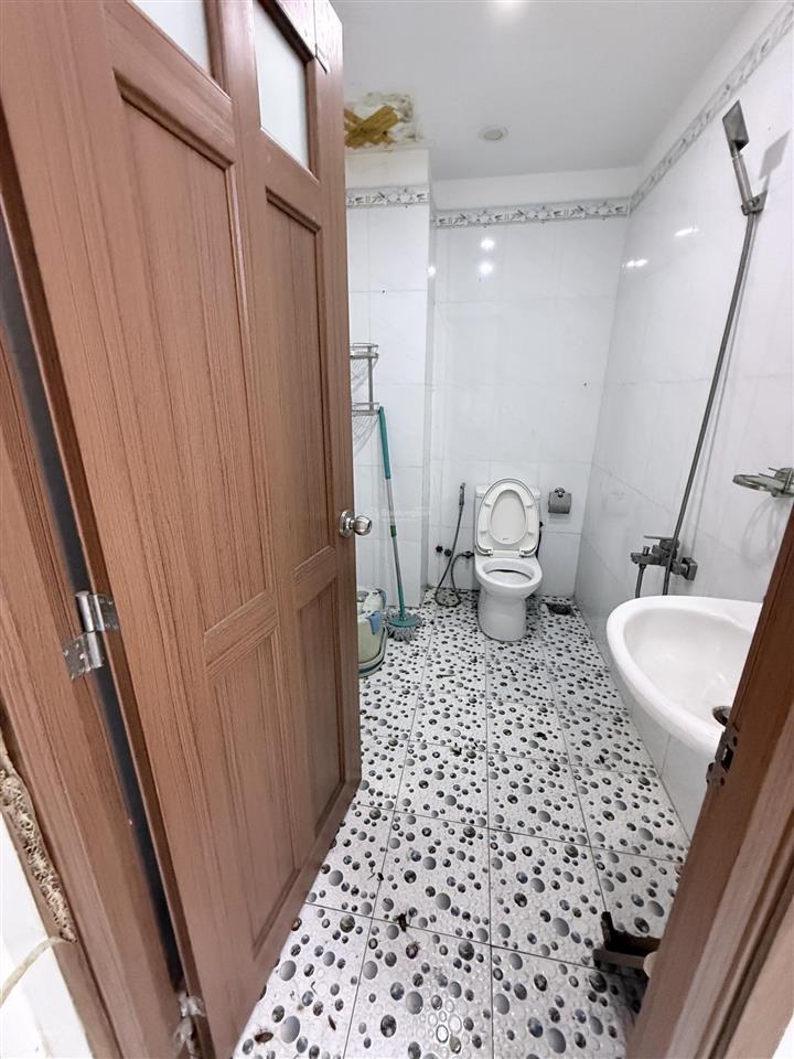 Nhà chính chủ ngay emat phan huy ích dt 4x13,5 trệt lửng 2 lầu sân thượng hẻm ôtô giá hơn 6 tỷ