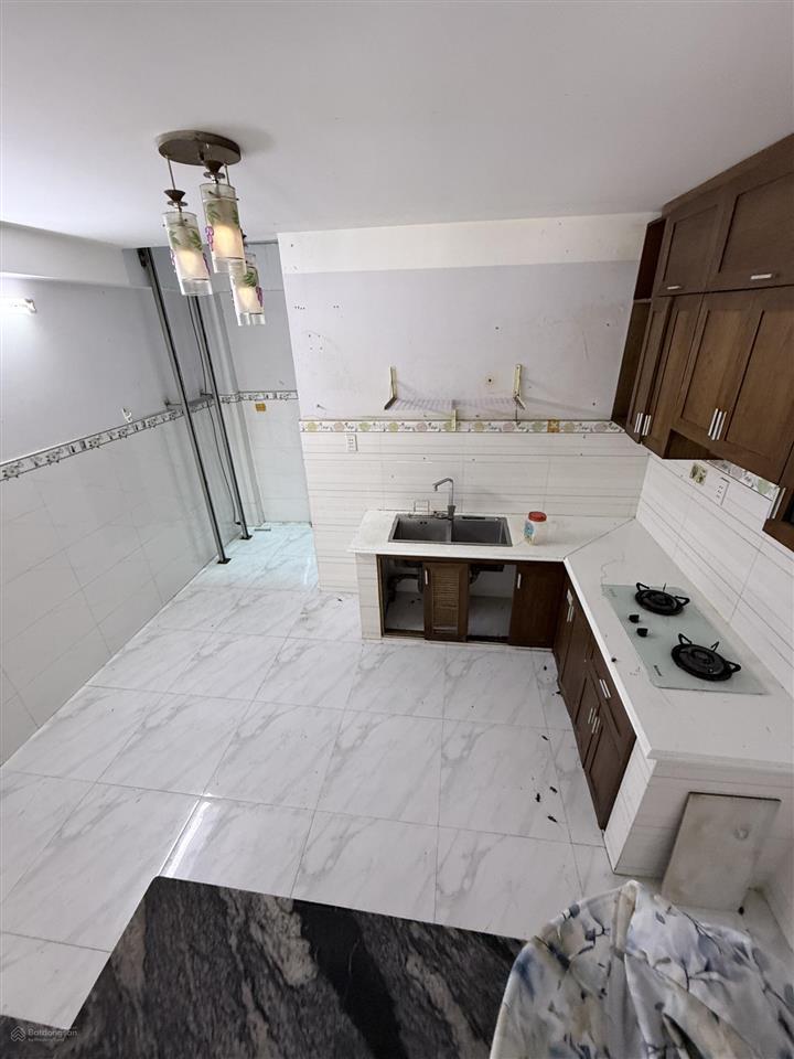 Nhà chính chủ ngay emat phan huy ích dt 4x13,5 trệt lửng 2 lầu sân thượng hẻm ôtô giá hơn 6 tỷ