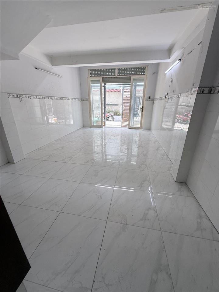Nhà chính chủ ngay emat phan huy ích dt 4x13,5 trệt lửng 2 lầu sân thượng hẻm ôtô giá hơn 6 tỷ