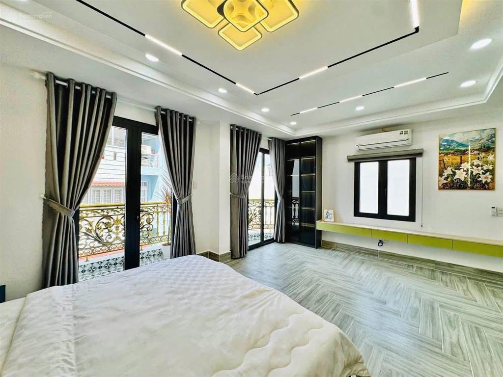 Nhà chính chủ xây mới có thang máy giá chỉ hơn 7 tỷ đường phan huy ích dt 67 m trệt lửng 3 lầu