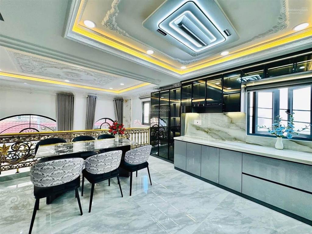 Nhà chính chủ xây mới có thang máy giá chỉ hơn 7 tỷ đường phan huy ích dt 67 m trệt lửng 3 lầu