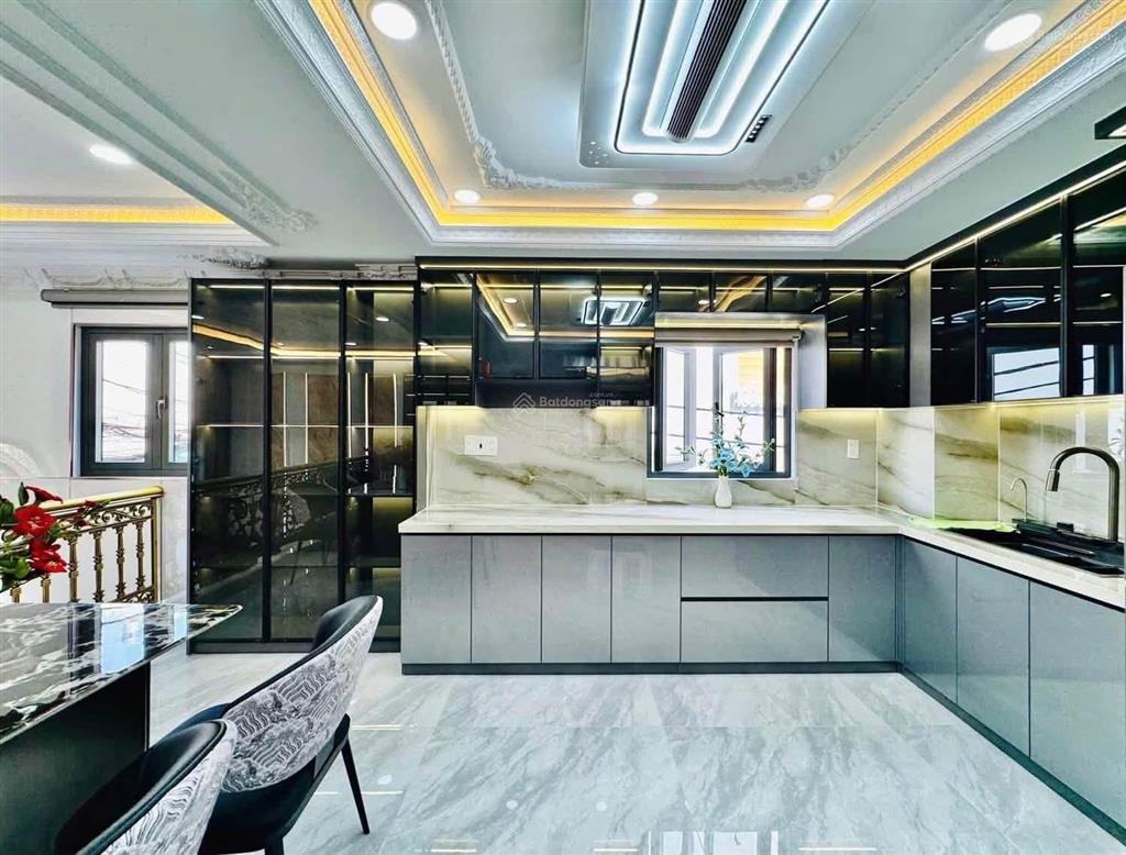 Nhà chính chủ xây mới có thang máy giá chỉ hơn 7 tỷ đường phan huy ích dt 67 m trệt lửng 3 lầu