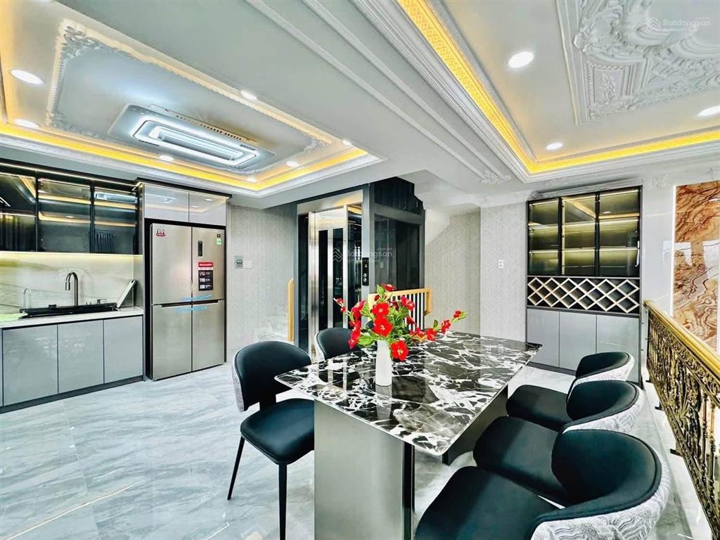 Nhà chính chủ xây mới có thang máy giá chỉ hơn 7 tỷ đường phan huy ích dt 67 m trệt lửng 3 lầu