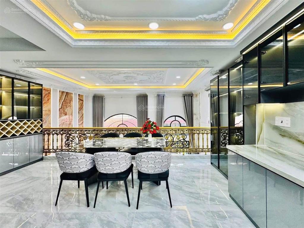 Nhà chính chủ xây mới có thang máy giá chỉ hơn 7 tỷ đường phan huy ích dt 67 m trệt lửng 3 lầu