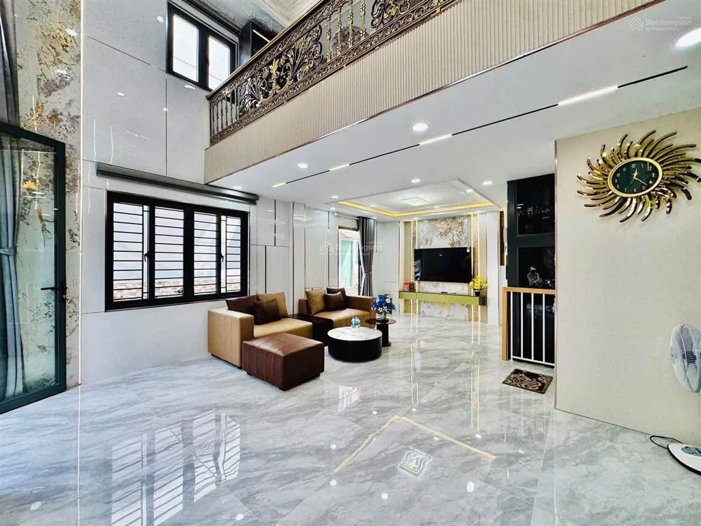 Nhà chính chủ xây mới có thang máy giá chỉ hơn 7 tỷ đường phan huy ích dt 67 m trệt lửng 3 lầu