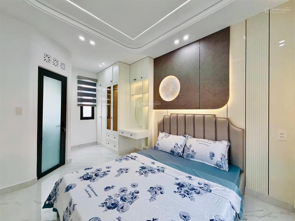 Nhà xây mới chính chủ đường phan huy ích ngay emart phan huy ích dt 6 x 11 trệt 3 lầu ô tô giá 7 tỷ