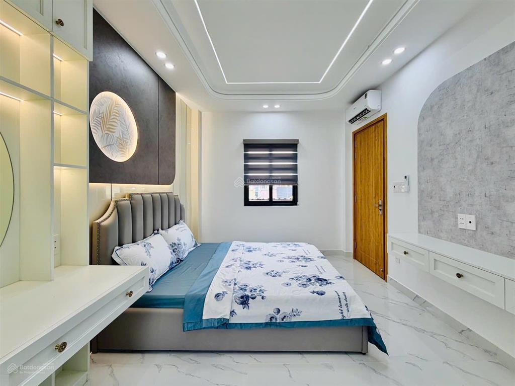 Nhà xây mới chính chủ đường phan huy ích ngay emart phan huy ích dt 6 x 11 trệt 3 lầu ô tô giá 7 tỷ