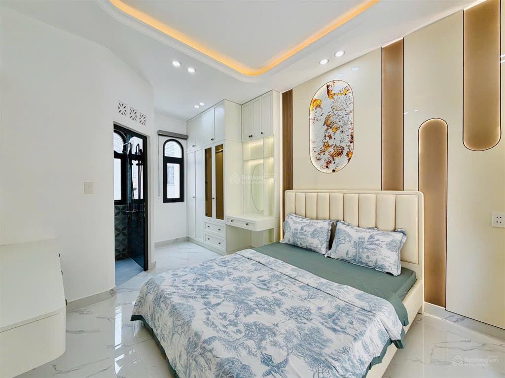 Nhà xây mới chính chủ đường phan huy ích ngay emart phan huy ích dt 6 x 11 trệt 3 lầu ô tô giá 7 tỷ