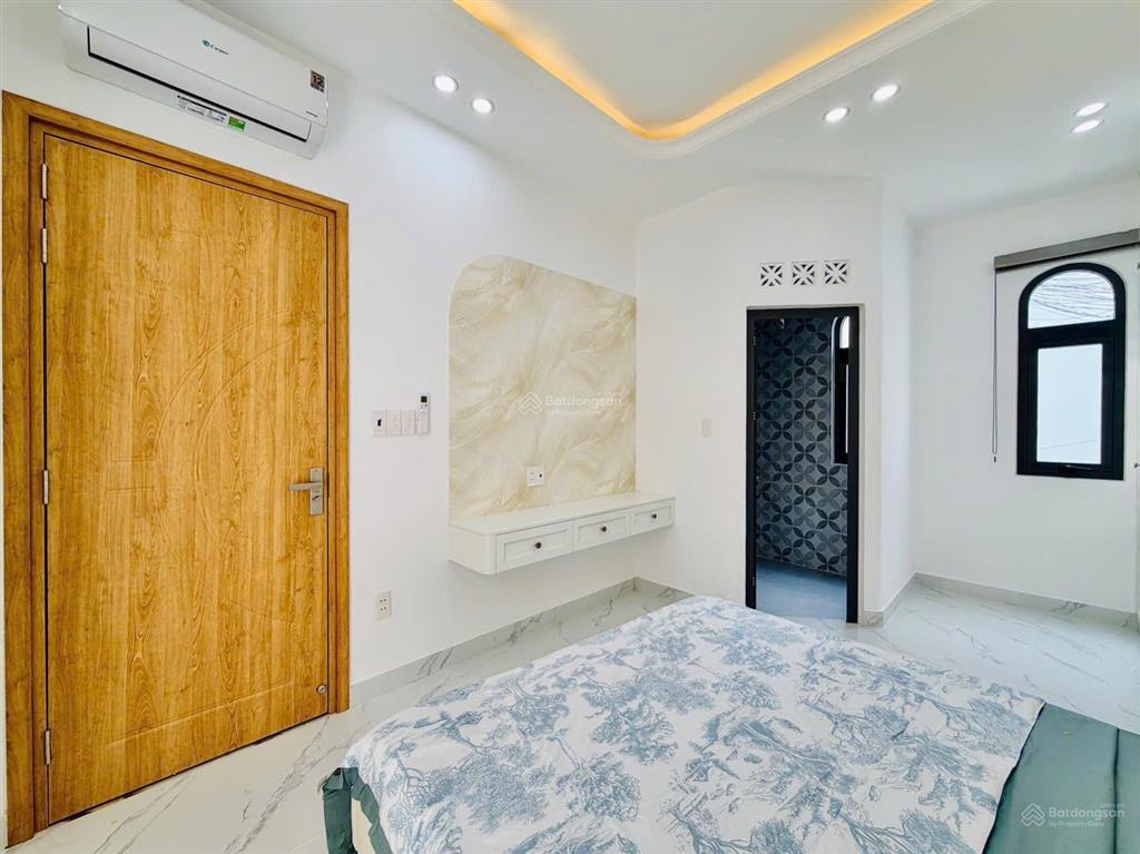 Nhà xây mới chính chủ đường phan huy ích ngay emart phan huy ích dt 6 x 11 trệt 3 lầu ô tô giá 7 tỷ