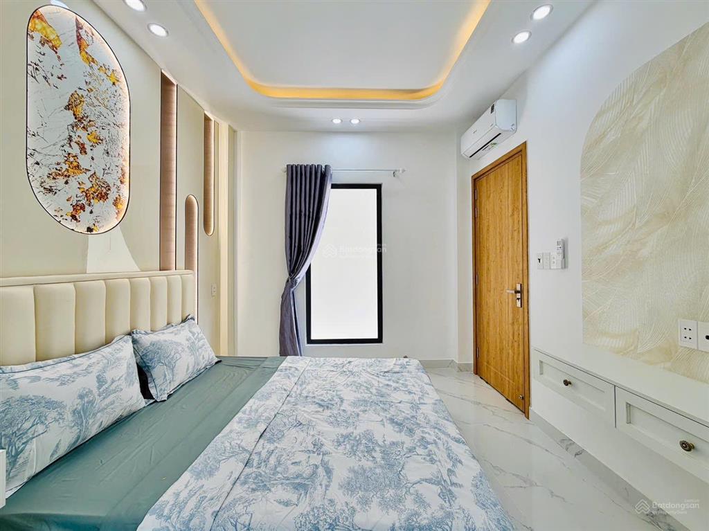 Nhà xây mới chính chủ đường phan huy ích ngay emart phan huy ích dt 6 x 11 trệt 3 lầu ô tô giá 7 tỷ