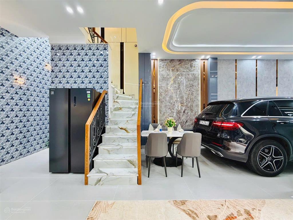 Nhà xây mới chính chủ đường phan huy ích ngay emart phan huy ích dt 6 x 11 trệt 3 lầu ô tô giá 7 tỷ