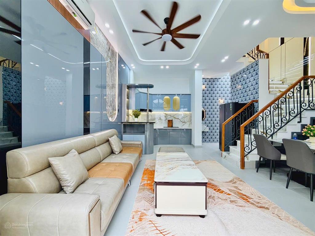 Nhà xây mới chính chủ đường phan huy ích ngay emart phan huy ích dt 6 x 11 trệt 3 lầu ô tô giá 7 tỷ